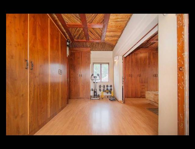 5 BEDROOM HOUSE FOR SALE IN FEATHERBROOKE ESTATE